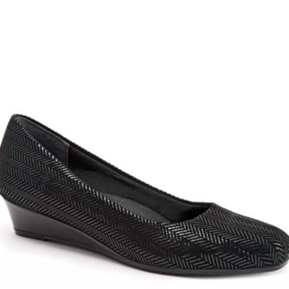 Trotters Lauren Wedge Pump